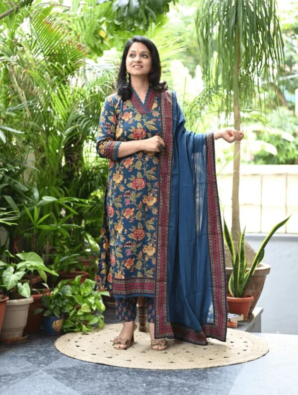 WOMES PARTY WEAR AND FORMAL ALL TIME SUITED KURTIS 3 PIECE SET FOR WOMENS (ROYAL)