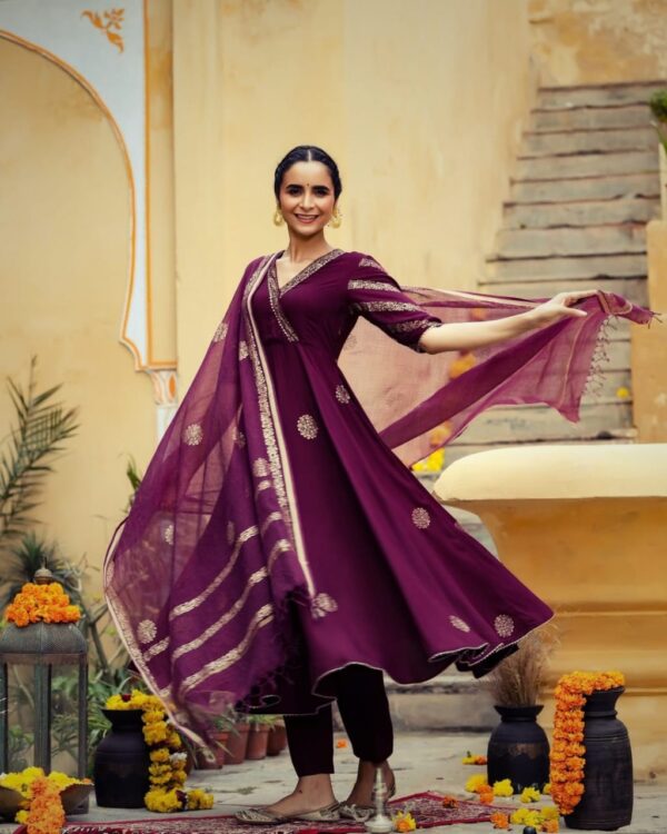 WOMES PARTY WEAR AND FORMAL ALL TIME SUITED KURTIS 3 PIECE SET FOR WOMENS (ROYAL)