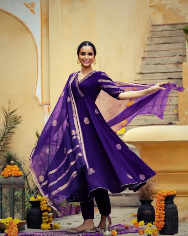 WOMES PARTY WEAR AND FORMAL ALL TIME SUITED KURTIS 3 PIECE SET FOR WOMENS (ROYAL)