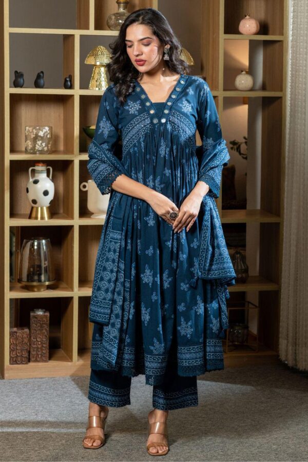 WOMES PARTY WEAR AND FORMAL ALL TIME SUITED KURTIS 3 PIECE SET FOR WOMENS (ROYAL)