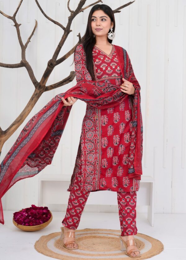 WOMES PARTY WEAR AND FORMAL ALL TIME SUITED KURTIS 3 PIECE SET FOR WOMENS (ROYAL)
