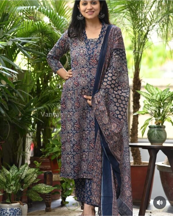 WOMES PARTY WEAR AND FORMAL ALL TIME SUITED KURTIS 3 PIECE SET FOR WOMENS (ROYAL)