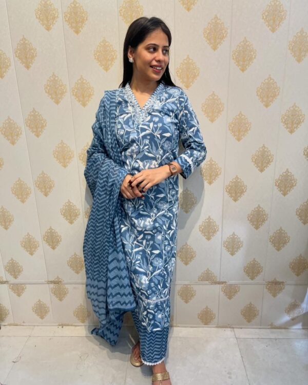 WOMES PARTY WEAR AND FORMAL ALL TIME SUITED KURTIS 3 PIECE SET FOR WOMENS (ROYAL)