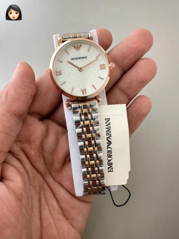 EMPORIO ARMANI WOMENS PREMIUM WEIGHT LESS WATCH FOR ALL TIME USE STAINLESS STEEL