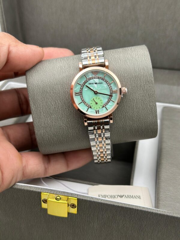 EMPORIO ARMANI WOMENS PREMIUM WEIGHT LESS WATCH FOR ALL TIME USE STAINLESS STEEL