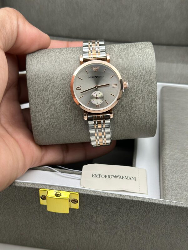 EMPORIO ARMANI WOMENS PREMIUM WEIGHT LESS WATCH FOR ALL TIME USE STAINLESS STEEL