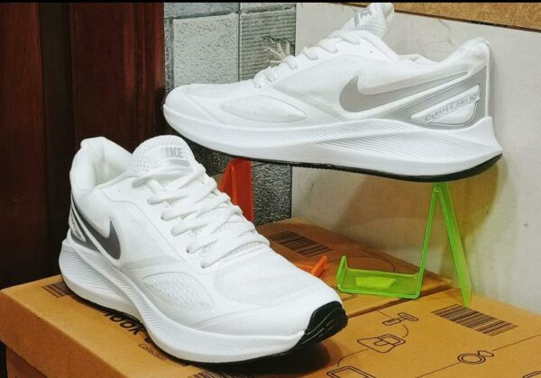 Nike Guide Running Shoes (White/Grey Swoosh)
